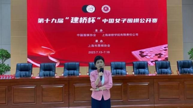 这些本来都是一把就能抓住的分数，但编导决绝地把它们都散去了。